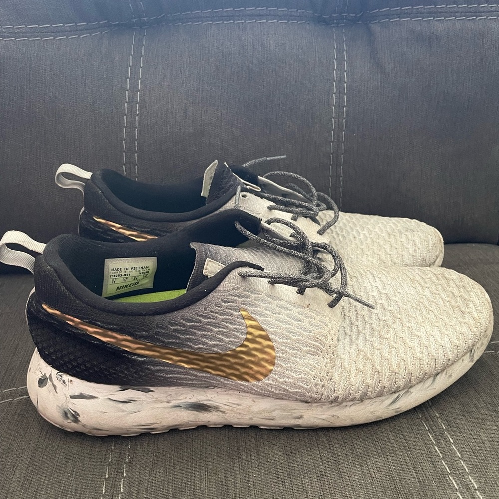 Nike Tennis Shoes